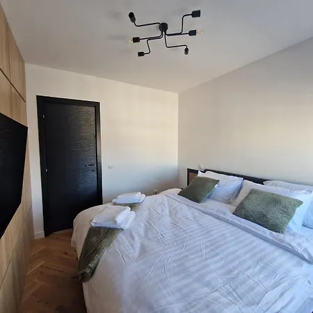 Apartment Elegant 1-bedroom In Amzei - & Quiet Bucharest
