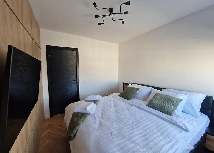 Apartment Elegant 1-bedroom In Amzei - & Quiet Bucharest